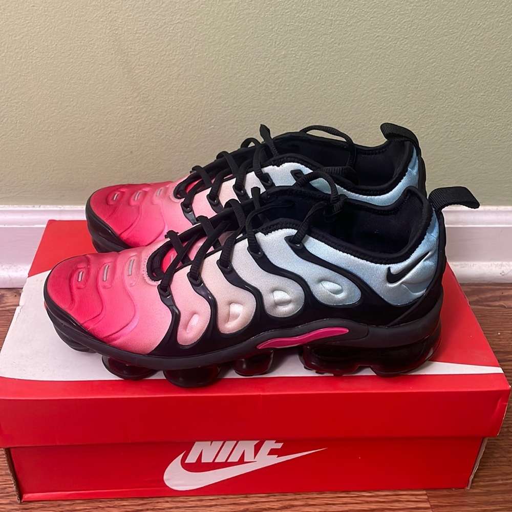 W AIR VAPORMAX PLUS